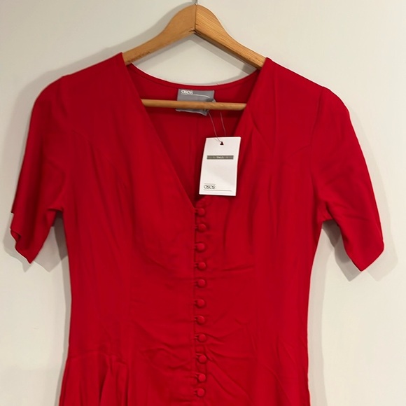 NWT ASOS Women’s Tea Dress Rouleau Buttons V-Neck Layered Skirt Red Cocktail - Picture 3 of 12